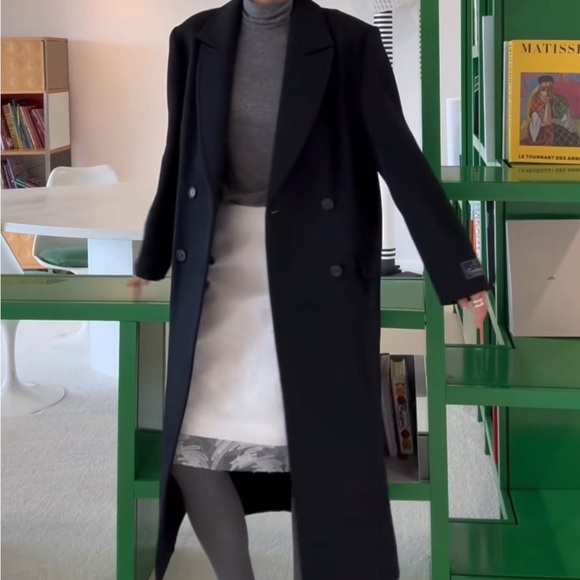 Theory Double-Breasted Coat in Double-Face
Wool-Cashmere - Picture 9 of 10